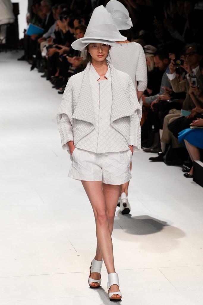 <a target='_blank' style='color: #666666;' href='http://brand.fengsung.com/IsseyMiyake/' >Issey Miyake</a> 2015春夏流行发布