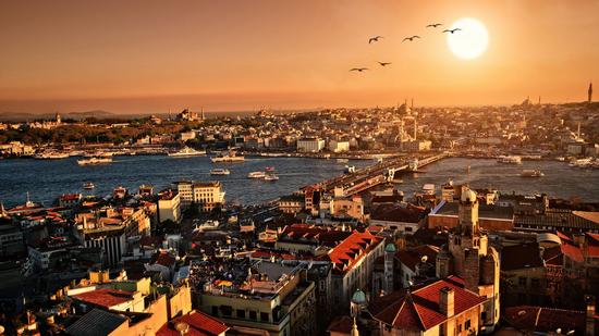 远眺伊斯坦布尔海峡