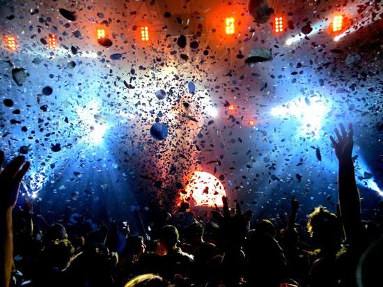 声纳音乐节从1994至今，规模越来越大且受欢迎程度急剧上升