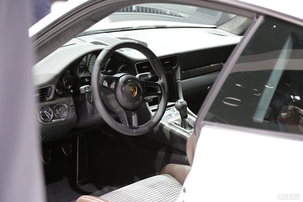 保时捷911 R 于日内瓦车展正式发布